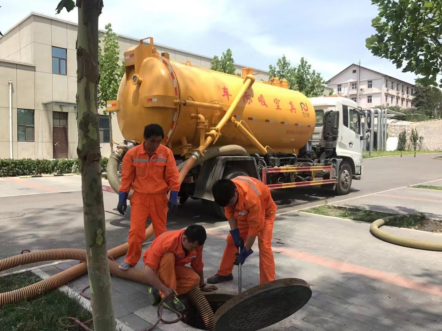 黄浦化粪池清理与5-8吨吸粪车施工效率分析